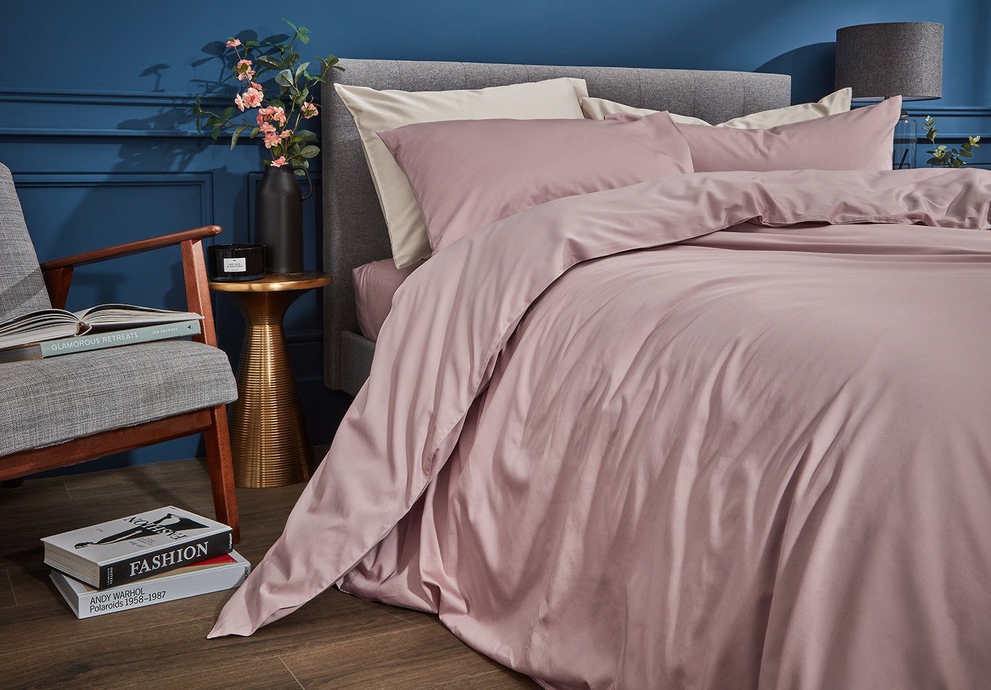 Premium Cotton Sateen Duvet Cover with Mother-of-Pearl Buttons «LUMEN»