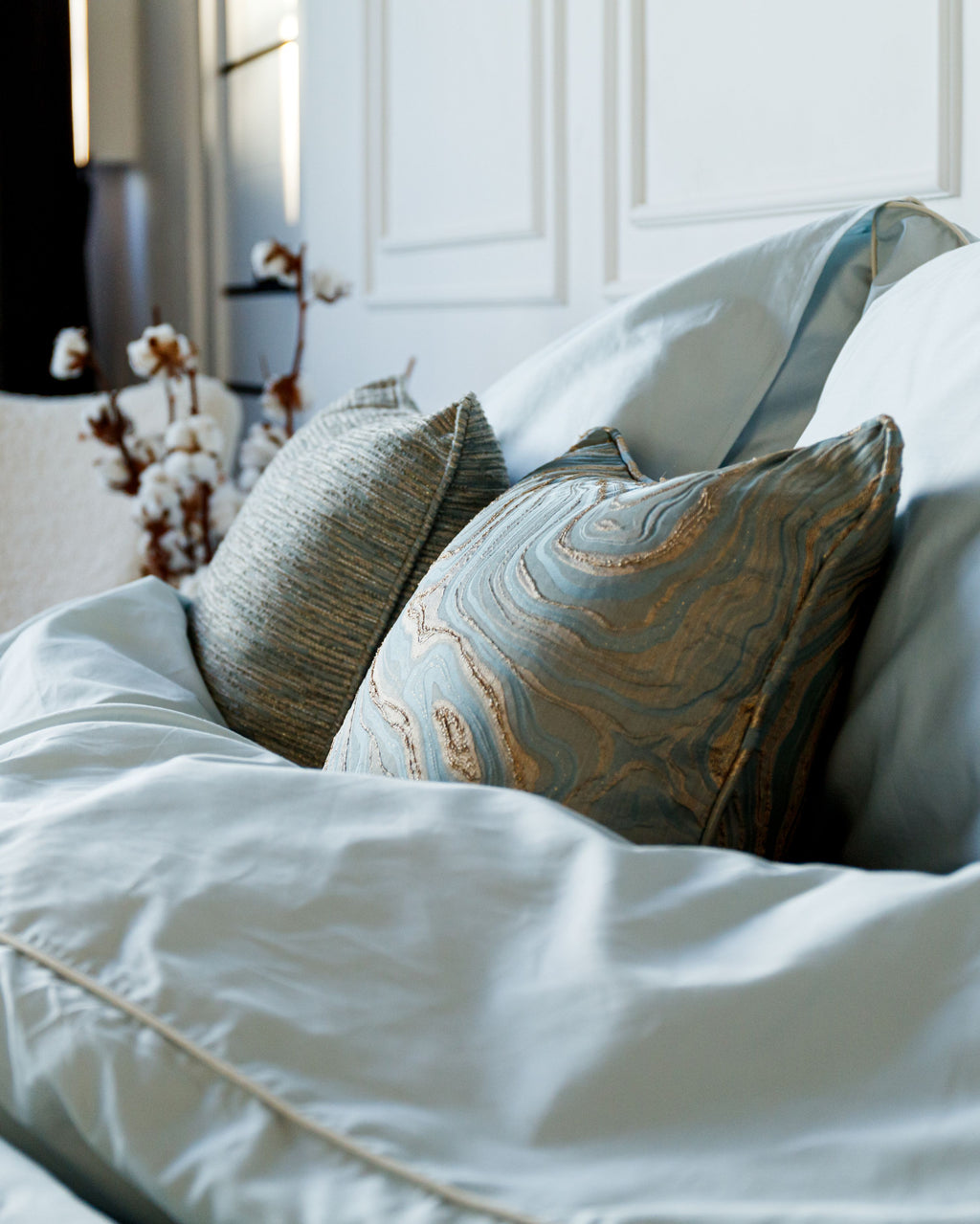 3D Jacquard Cushion Cover - IRIDESCENT BLUE